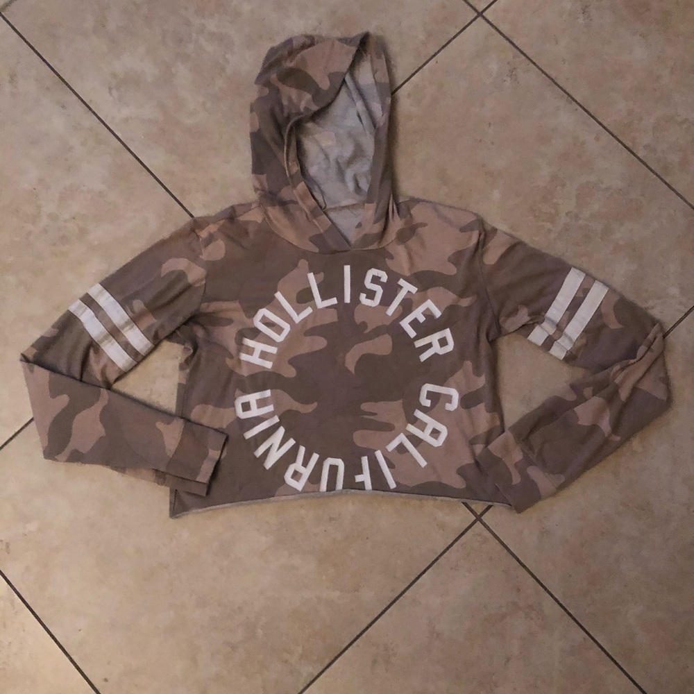 Camo cropped long sleeve hoodie